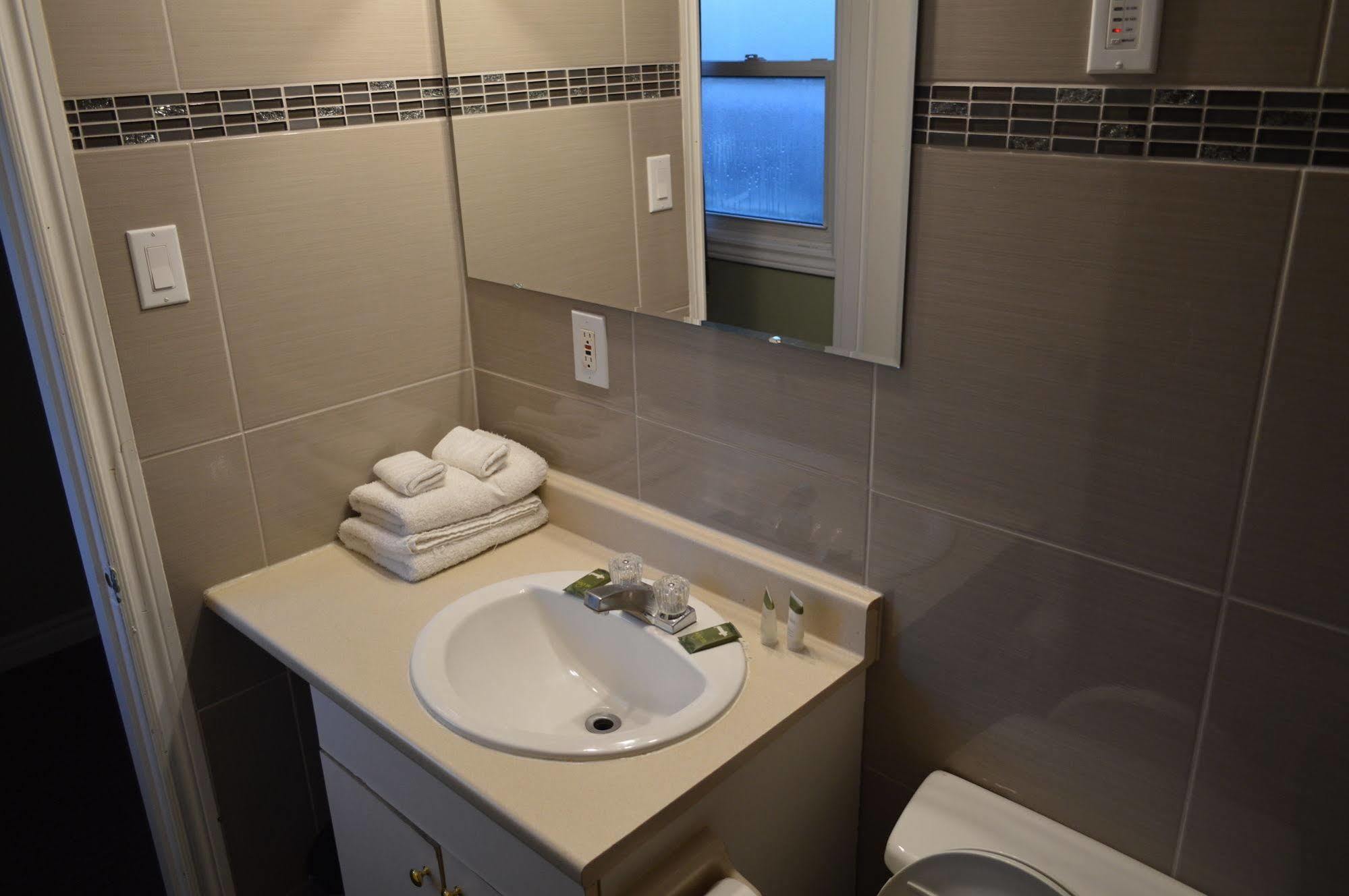 Kitchener Motel Ngoại thất bức ảnh